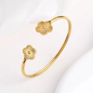 LUXURY 18K GOLD PLATED Five-Leaf Flower Open Cuff Bangle | Adjustable Hypoalarg